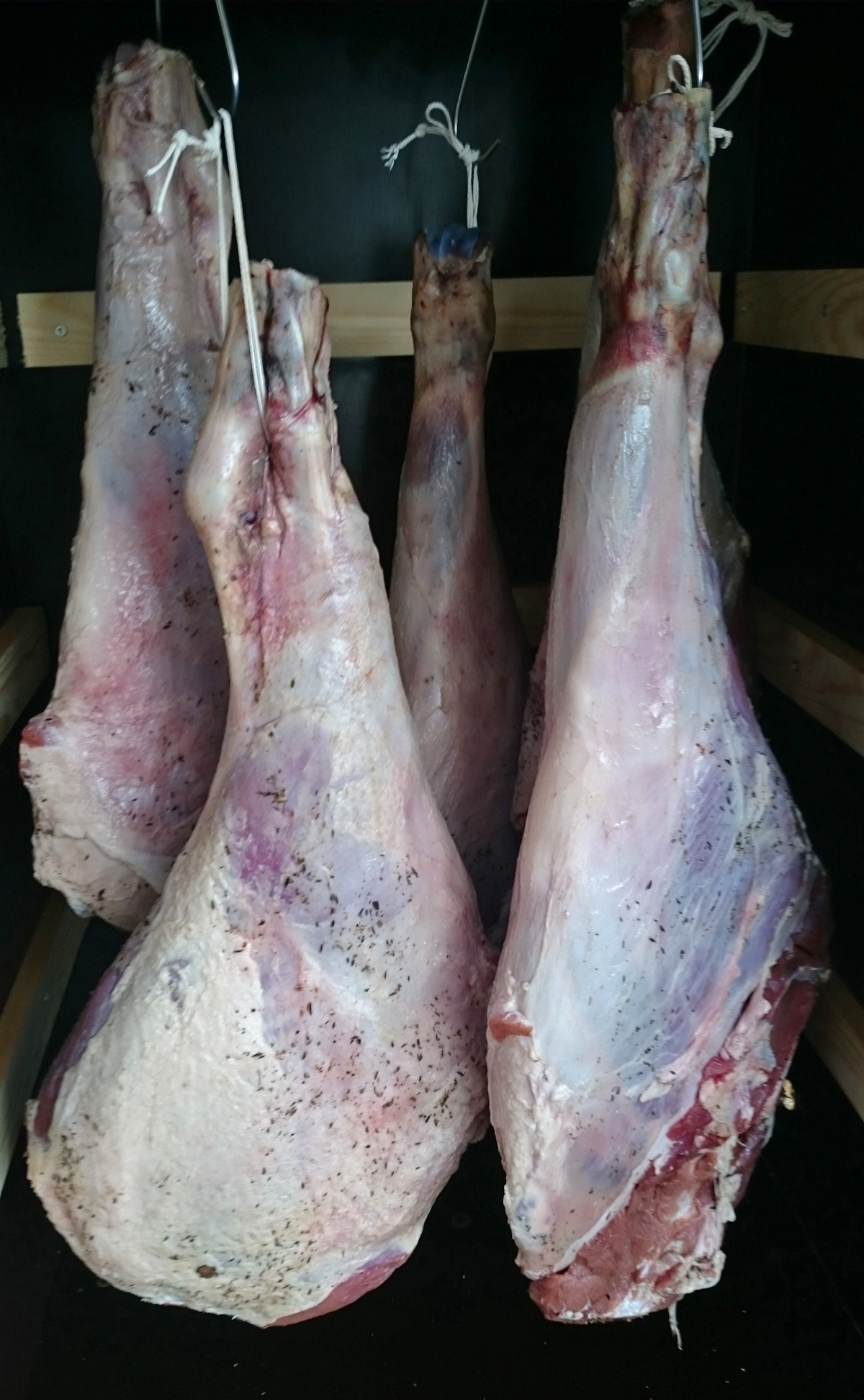 Innan rökning, kallrökt vildsvinsskinka