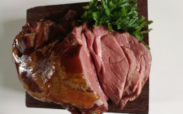 Varmrökt hel lammstek